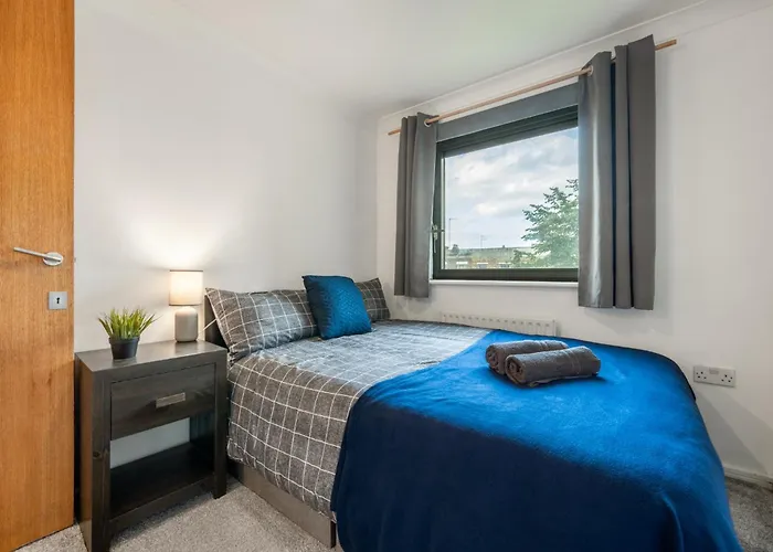 London*Stamfordhill *2Br*Sleeps 5*2 Tube Lines*Contractors*Relocation